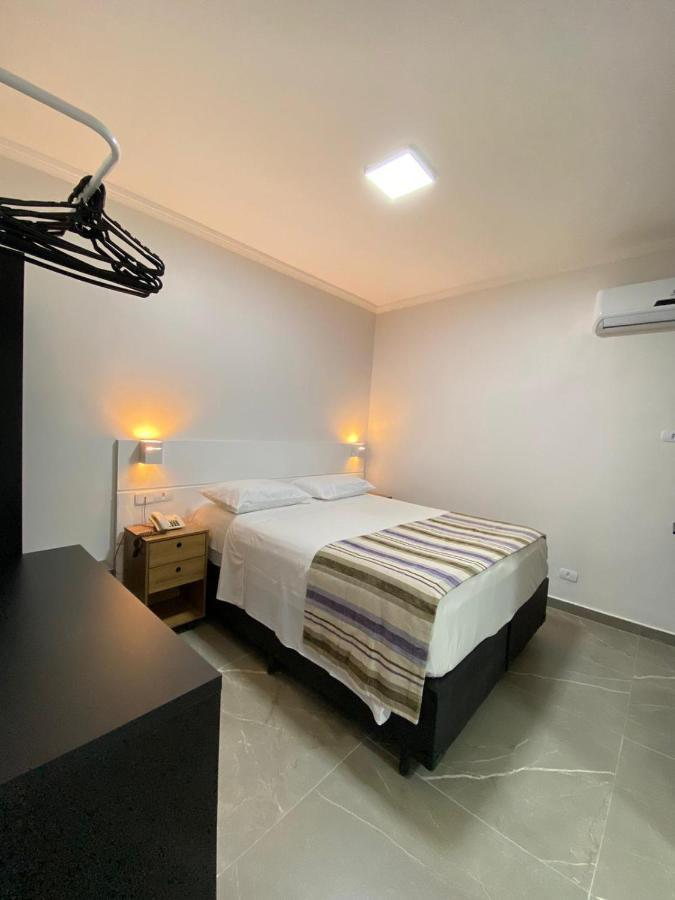 Flat - Acomoda Ate 4 Hospedes - Bairro Do Gonzaga - Santos Sp Zewnętrze zdjęcie